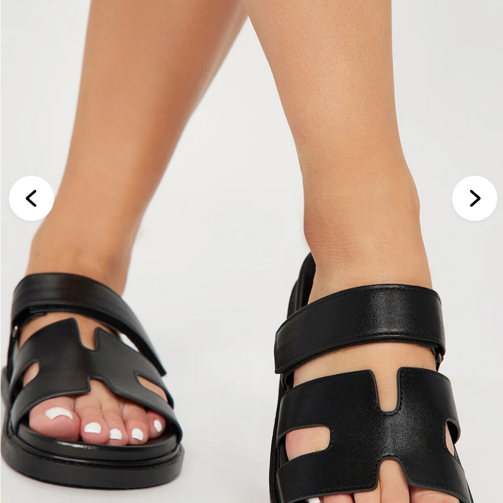 Elegant Black Leather Sandals. In very good condition!